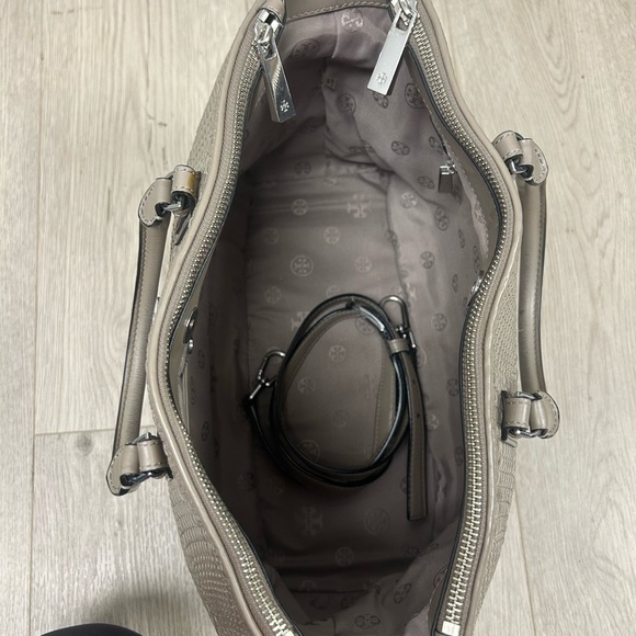 Tory Burch Robinson Woven Multi Tote French Grey Bag - Picture 4 of 10